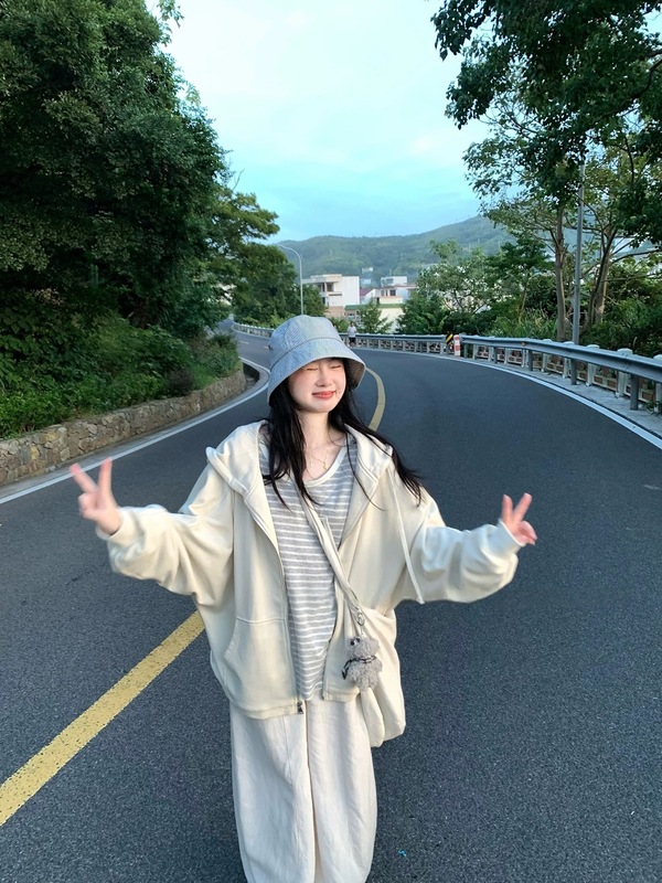 条纹星期三 日系麻灰条纹慵懒宽松长袖圆领T恤上衣女百搭打底衫|undefined