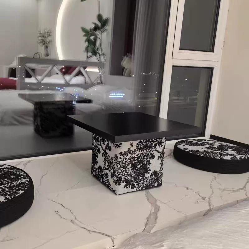 Стол и стулья с эркером, журнальный столик в стиле татами, легкая роскошная креативная пейзажная живопись, футон, чайная комната на балконе, комбинация стола и стула в стиле ретро для отдыха.