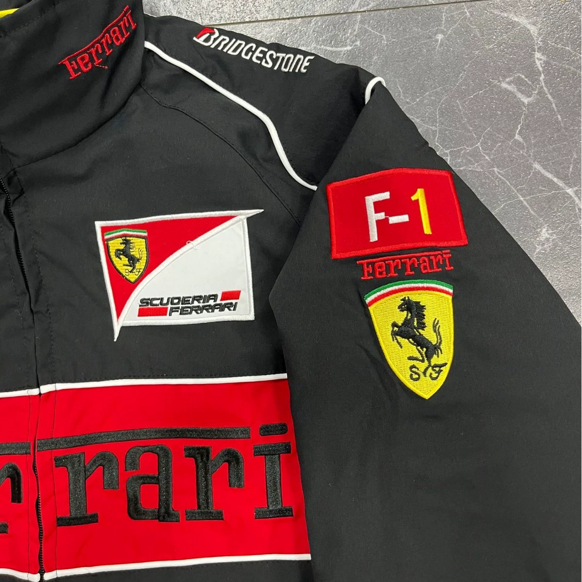 Пуховик (Ferrari) с длинным рукавом, с вышивкой, европейский стиль, на заказ, размеры S–XXL