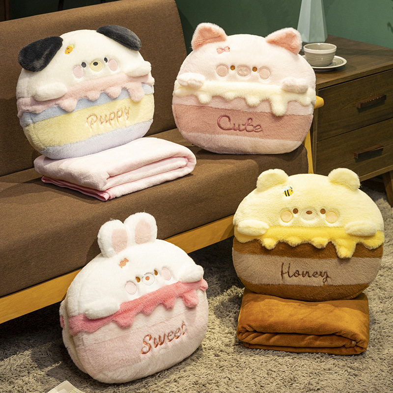 冬季可爱蛋糕动物抱枕毯三合一可插手暖手教室办公室午睡毯子便携