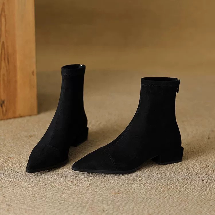 Winterse afslankende laarsjes met elastische tailleband voor dames in grote maten, gevoerd met fleece, warme spitse neus en lage suède hak._voghion.com