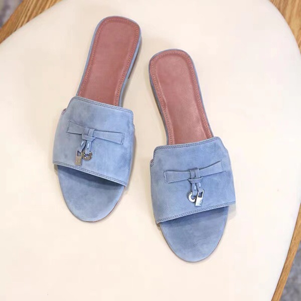 Fashionable retro slippers flat for leisure
