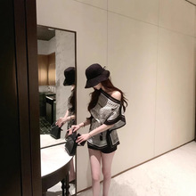 【贵感松弛】老钱风印花斜肩蝙蝠袖设计感缎面衬衫上衣女