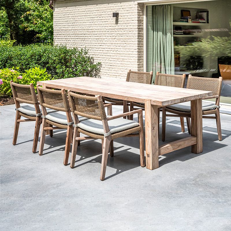 Mesas y sillas de teca para exteriores para patios de villas, muebles impermeables y resistentes al sol para jardines exteriores, mesas largas de madera maciza anticorrosivas resistentes al desgaste.