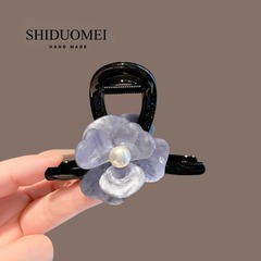 霧の青い真珠のツバキの花は2025年の新型の後頭部のヘアピンの高級感の盤髪の中号の馬尾のクリップをつかみます。