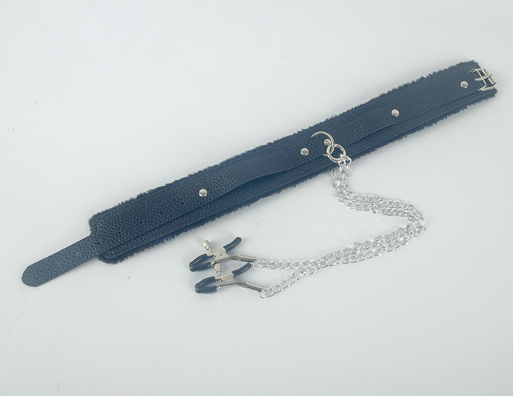 Collier sexy en cuir avec pinces en peluche et harnais de cou_voghion.com