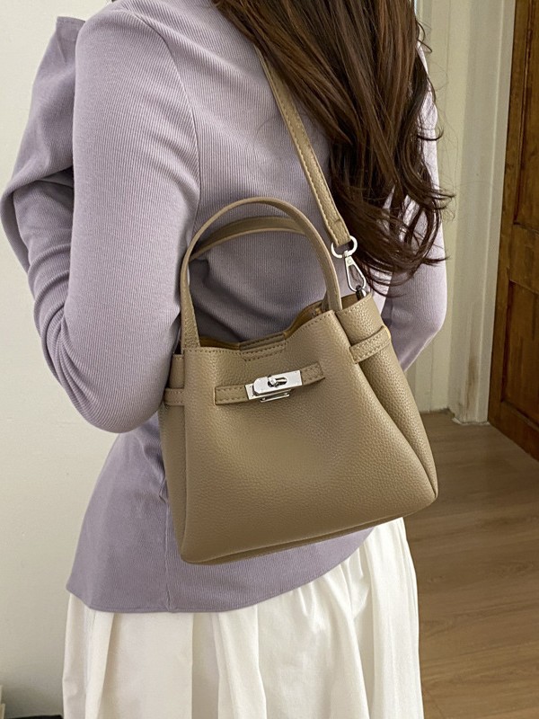 Cestas de platos de mano de alta sensación, bolsos para mujeres, 2026 nuevo estilo de moda, lichi, bolsos de mochila versátiles