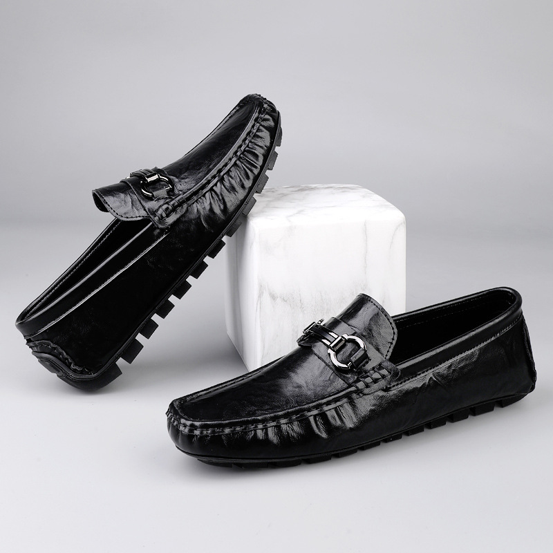 Zapatos de hombre de cuero real 2025 nuevos zapatos de negocios británicos transpirables con suela suave zapatos casuales perezosos con un pie zapatos para hombre