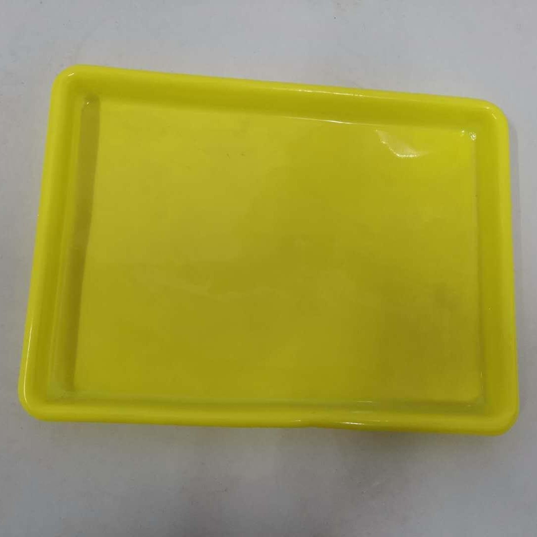 Accesorios de platos amarillos para niños