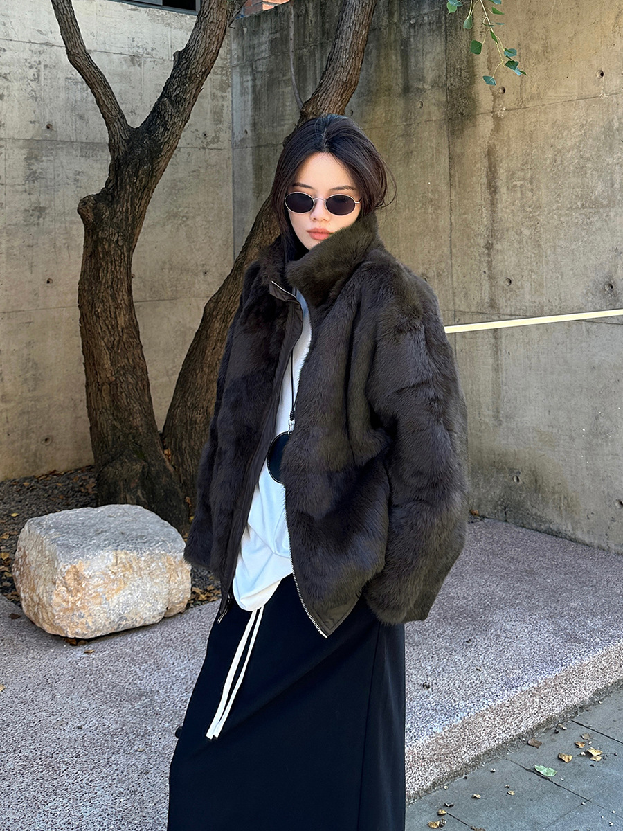 "Dream Time" is super beautiful with rabbit fur on both sides and Parker suit with lapel short padded winter suit