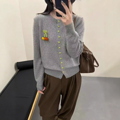 2025早秋新款女装时尚减龄绣花圆领毛衣宽松洋气百搭显瘦针织开衫