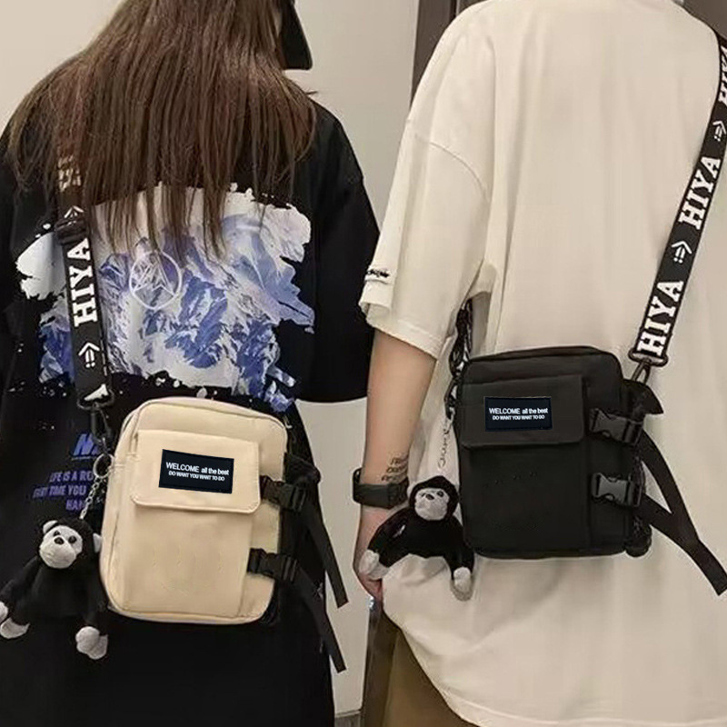 Bolso de hombro pequeño para hombres y mujeres bolso de estilo ins de alto valor para mujer nuevo estilo coreano casual Harajuku bolso de mensajero de hombro para mujer