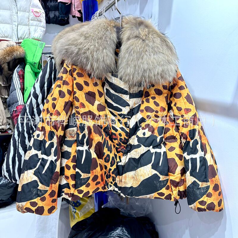 2026 New Leopard Print down Jacket for Women, Short Style, Thickened with Large Fur Collar, Fashionable Warm Coat, Winter Hot Item 2026 New Leopard Print down Jacket for Women, Short Style, Thickened with Large Fur Collar, Fashionable Warm Coat, Winter Hot Item