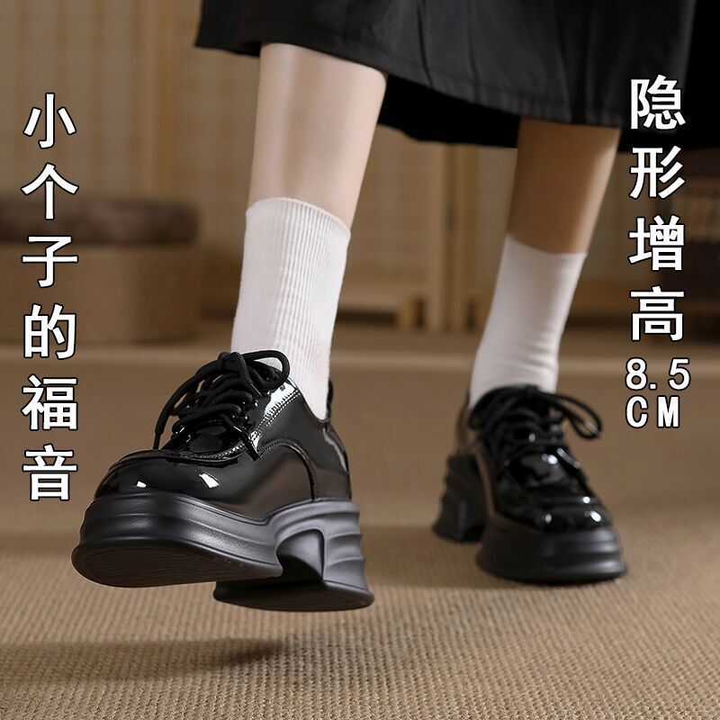 Zapatos de cuero pequeños atados para mujeres 2023 nuevos zapatos de mujer de aumento de altura en el viento británico 3233 zapatos individuales, zapatos de pastelería, suela gruesa, zapatos lefu