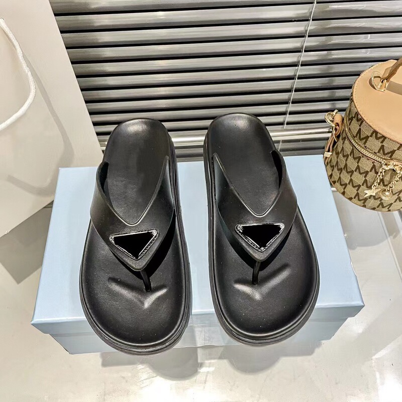 New thick-soled flip-flops 2026 summer women's height-increasing non-slip outdoor beach thong sandals trendy beach shoes New thick-soled flip-flops 2026 summer women's height-increasing non-slip outdoor beach thong sandals trendy beach shoes