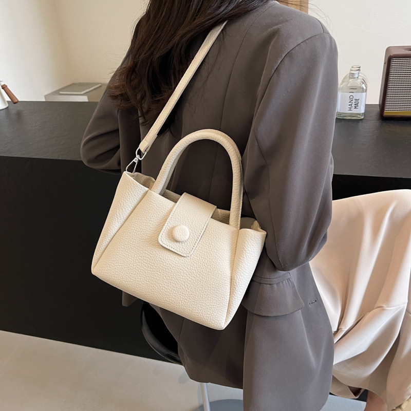 Nicho Zhong bolso de mano simple 2024 nuevo bolso de mujer super caliente bolso de balde de agua casual versátil bolso de tendencia explosiva bolso de mochila
