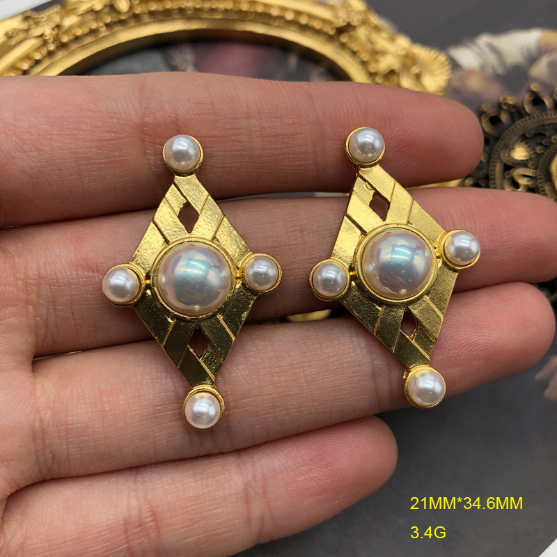 Geometric Pattern Women'S Gender Plating Design Retro Style 1 Pair Retro Geometric Alloy Plating Women's Ear Studs