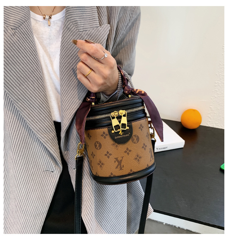 Printed Bucket 2024 New Cross Shoulder Cute and Versatile Women's Bag Small Handbag Free Scarves_voghion.com