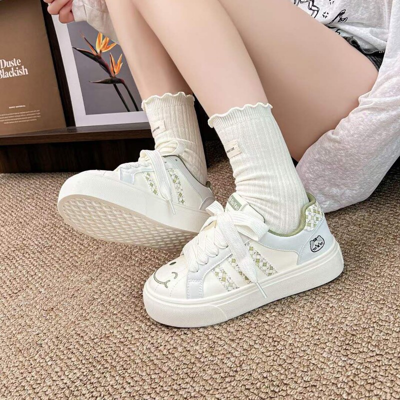 Smiling soft-soled white shoes for women, 2026 summer new fashion versatile cute thick-soled ultra-light casual sneakers for women Smiling soft-soled white shoes for women, 2026 summer new fashion versatile cute thick-soled ultra-light casual sneakers for women