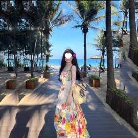 海南三亚法式V领碎花吊带连衣裙女夏纯欲度假风海边长裙拍照好看