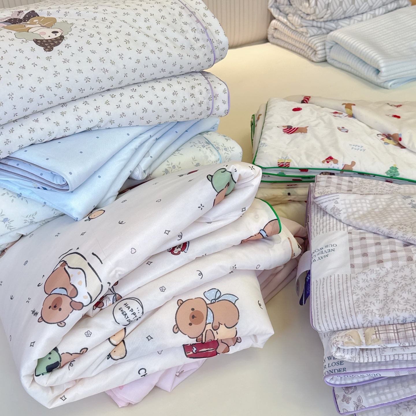 New Foreign Trade Cute Cartoon Floral A-Class Ice Cream Cooling Silk Summer Quilt, Machine Washable, Suitable for Nap and Air-Conditioned Rooms