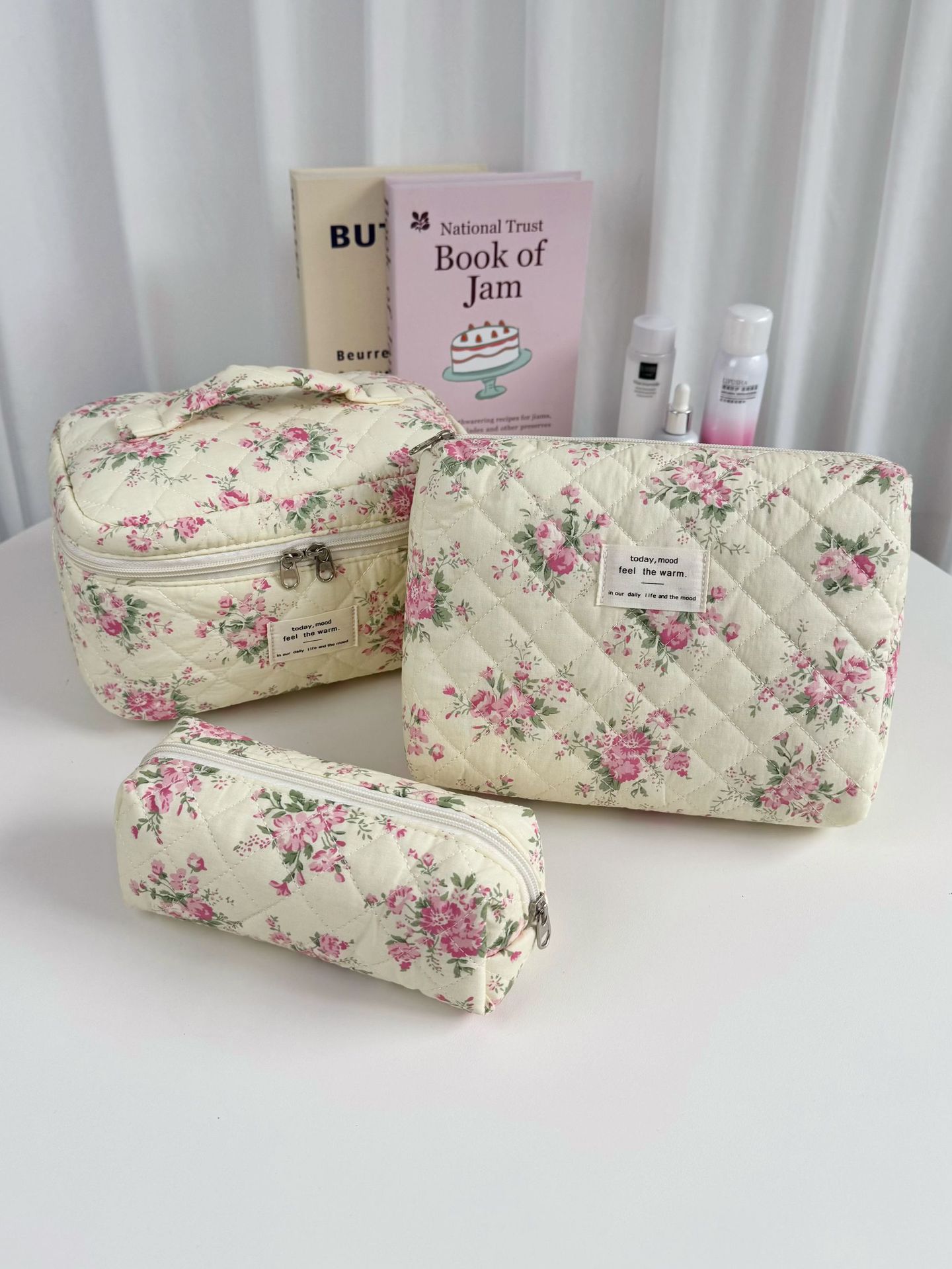 Capacious handheld cosmetic bag for traveling