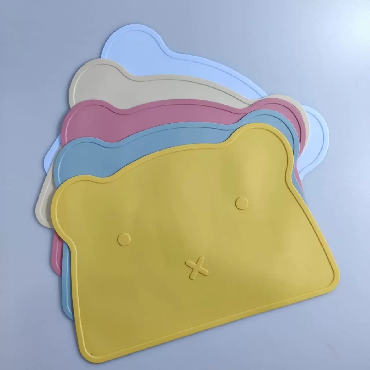 耐高温可易清洗小熊硅胶隔热餐垫儿童吃饭餐具套装隔热防烫