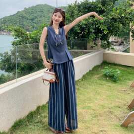 深蓝色盐系清冷风套装女夏日设计感V领马甲条纹阔腿裤两件套2026