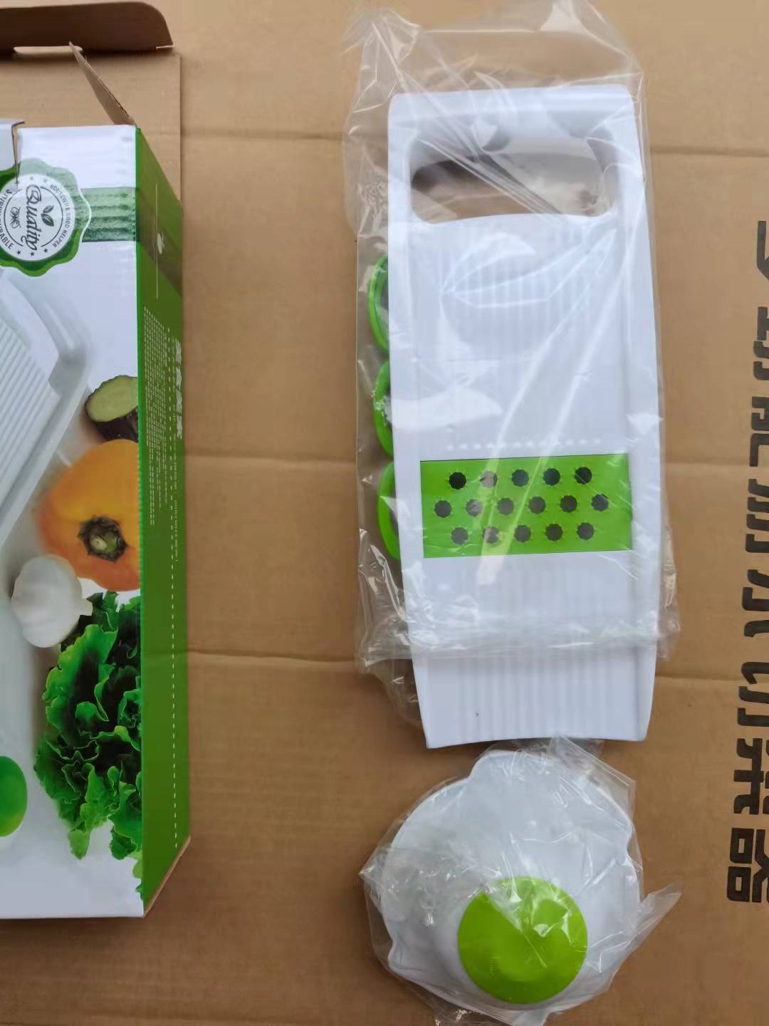 Multifunctional vegetable cutter, grater and slicer