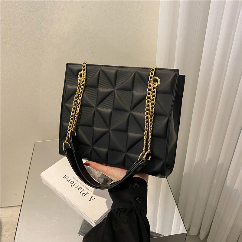 Bolso de la cadena 2023 nueva moda casual bolso de las mujeres estilo occidental hombro bolsa de mensajero personalidad femenina ins bolsa de las axilas