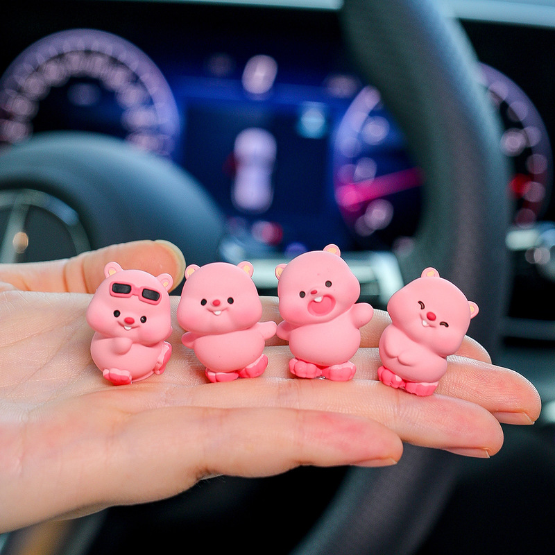 漫画クリエイティブピンクビーバー車の装飾品かわいい人形癒しのセンターコンソール装飾品カー用品|undefined