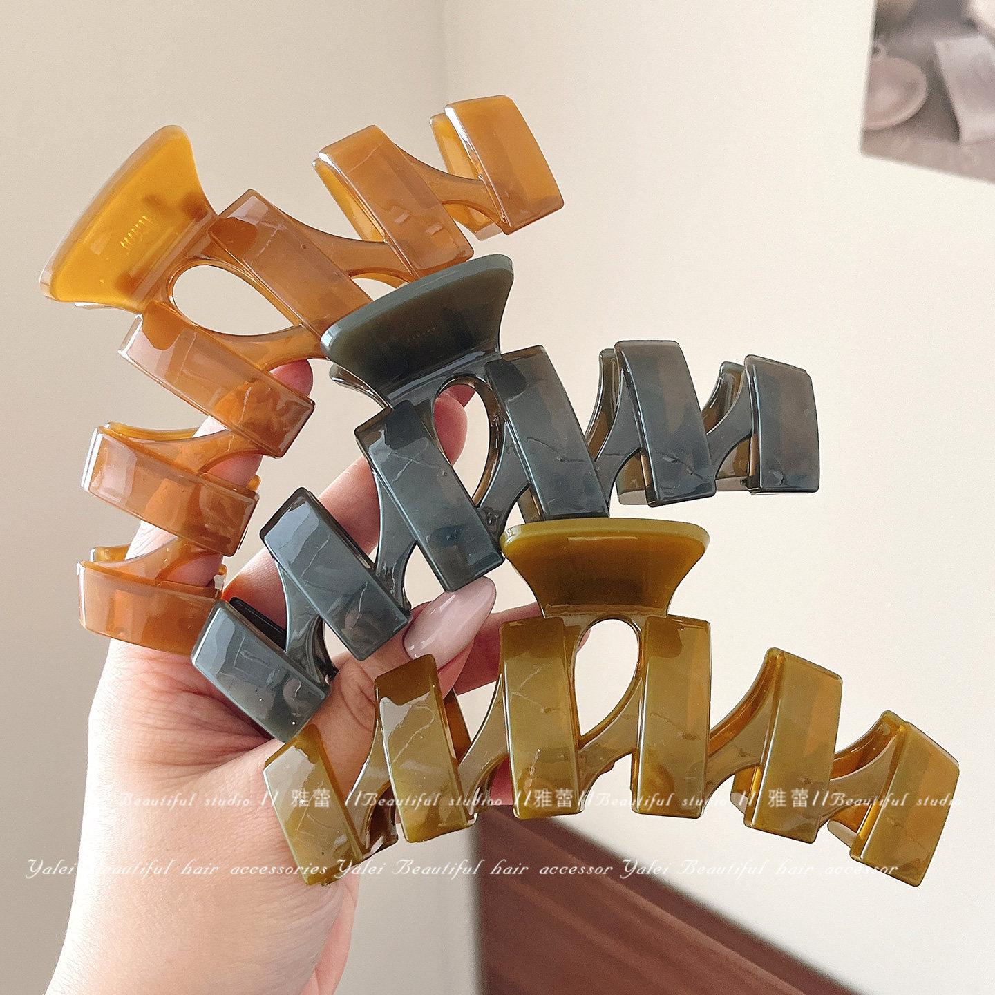 2026 nuevo clip de cabello ondulado clip de cabello de tiburón grande clip de cabello de mujer detrás de la cabeza de alta sensación clip de cabello accesorios para el cabello