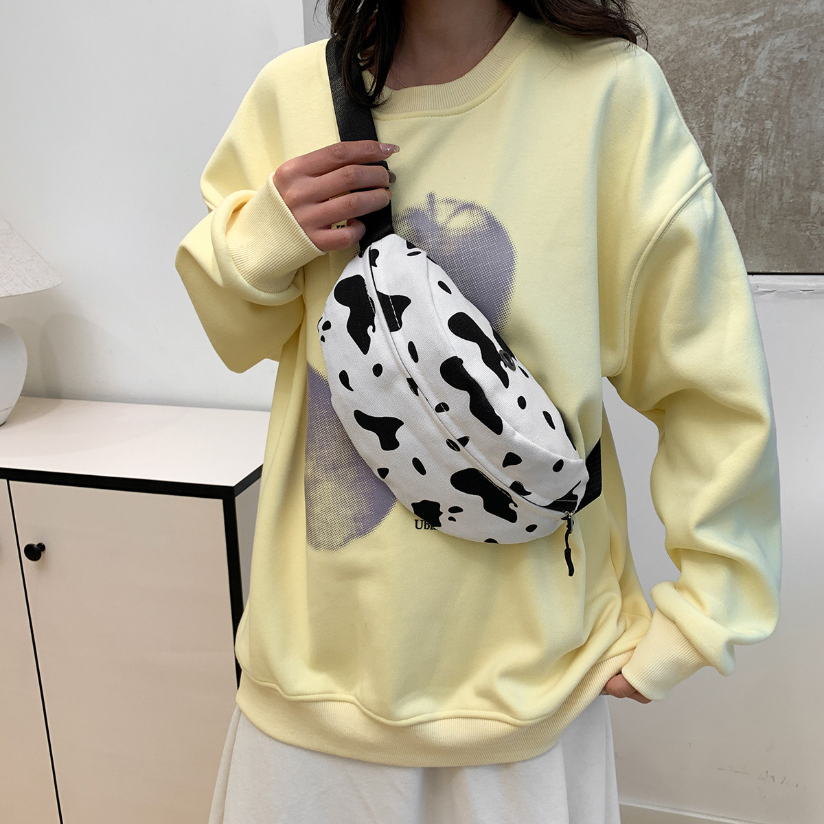 223g Weight Polyester Lining Material Zipper Closure Type Sling Strap Strap Type Fanny Pack Bags Type Casual, Daily, Shopping Occasion Nylon Material Cows, Solid Color Pattern All Seasons Season Women's Gender Basic Style Oval Shape Women's Basic Cows Solid Color Nylon Waist Bags 37