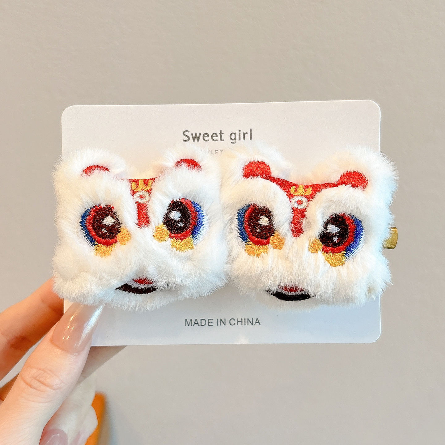 2025 nueva niña pequeña adornos de cabello lindo despertar león clip de cabello de estilo chino para niños campana de bordas de Año Nuevo cabeza de tarjeta de cabello