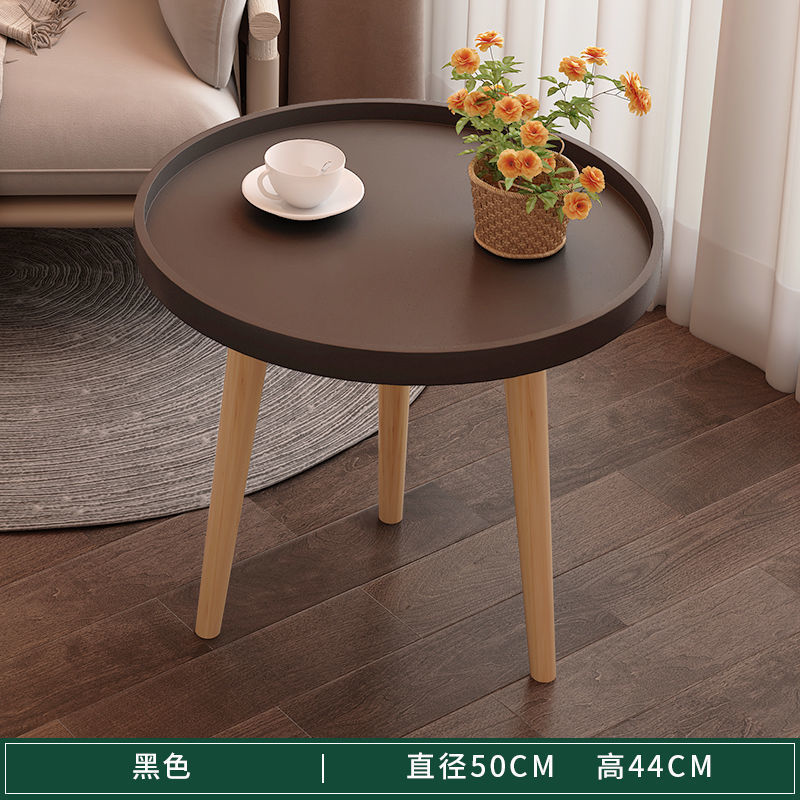 Mini dormitorio de estilo pequeño, cabecera de cama, mesa redonda, balcón, sofá, algunos hogares, simple sala de estar, mesa de té