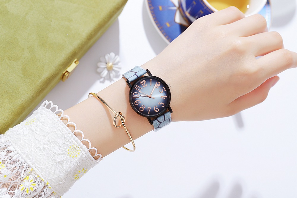 fashion big digital eye-popping crocodile pattern belt student female watch dressing all-match quartz female watch_voghion.com