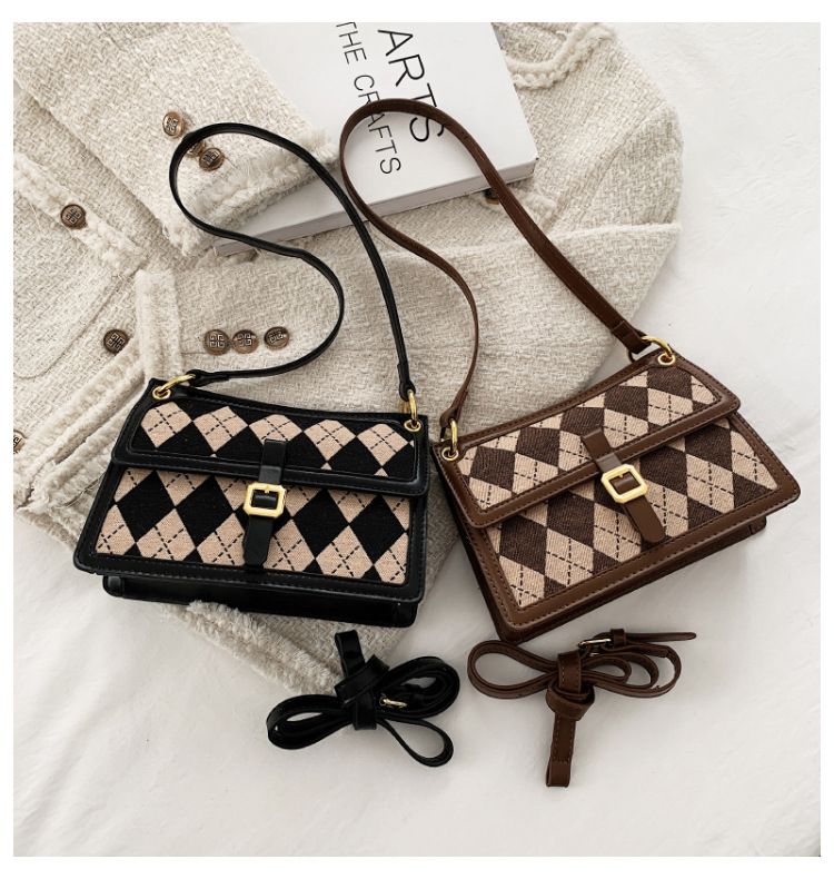 New Fashion Simple Messenger Bag Rhombus One-shoulder Small Square Bag display picture 4