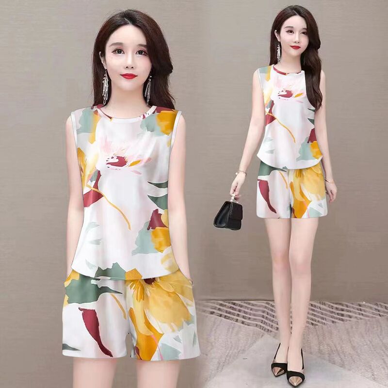 Casual Fashion Sportswear Printed suit Women's Summer 2024 New Sleeveless Vest Shorts Mother's Two-piece Set Casual Fashion Sportswear Printed suit Women's Summer 2024 New Sleeveless Vest Shorts Mother's Two-piece Set