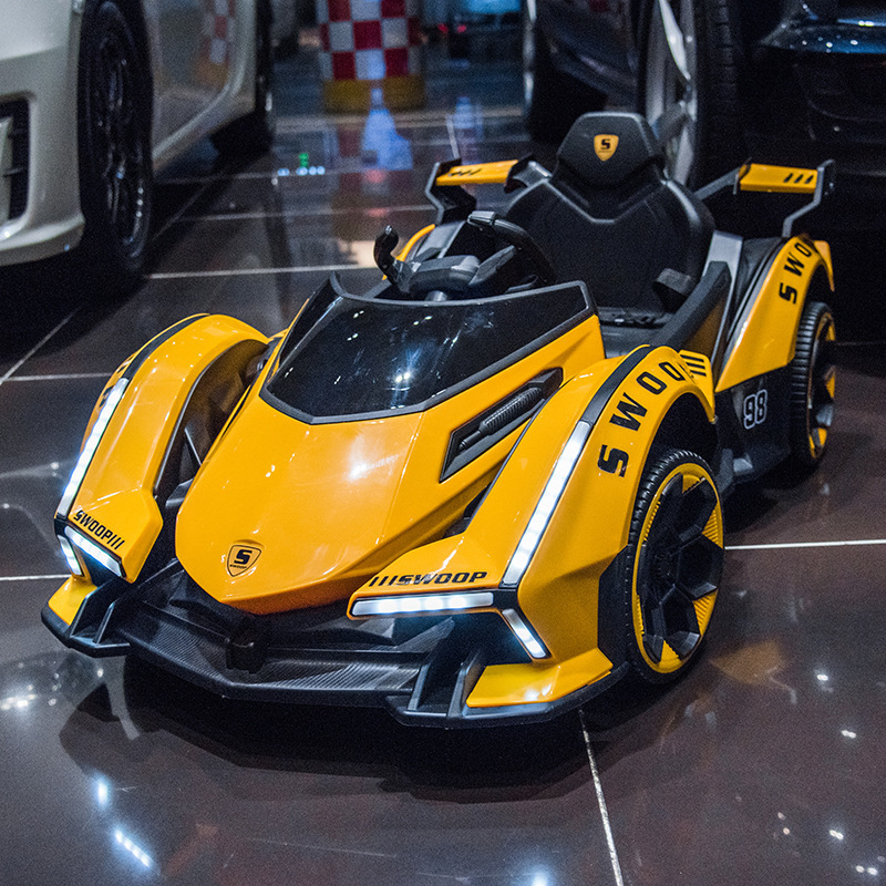 Coche deportivo eléctrico para niños Coche de control remoto de cuatro ruedas para niños Coche de juguete para bebés puede sentarse Cochecito recargable para niños y niñas