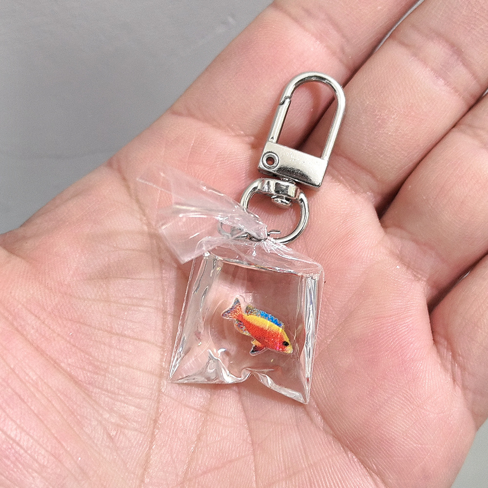 붉은 열대어 문 버클