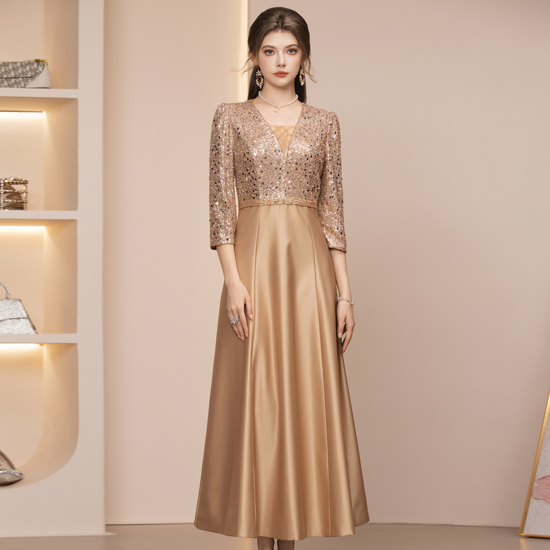 Zhili Champagne-Colored Luxurious and Elegant Long Dress with Three-Quarter Sleeves, High Waist, Sparkling Rhinestone Patchwork, and Large Hem Skirt, Spring 2026