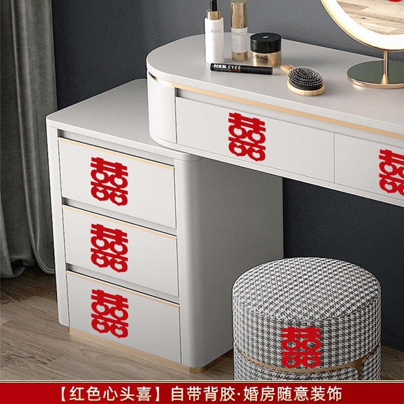 階段喜字結婚専用の結婚部屋には、粘着性のある小さな喜字シールの結婚式の新しい部屋の戸棚の装飾が施されています|undefined