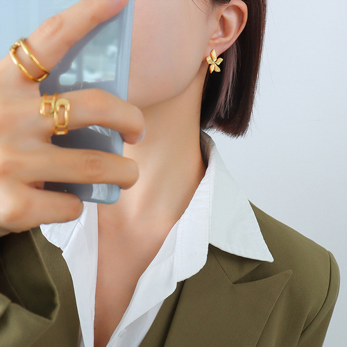 French ins style niche design three-dimensional petal embossed retro earrings 18k gold plated stainless steel ear jewelry F551