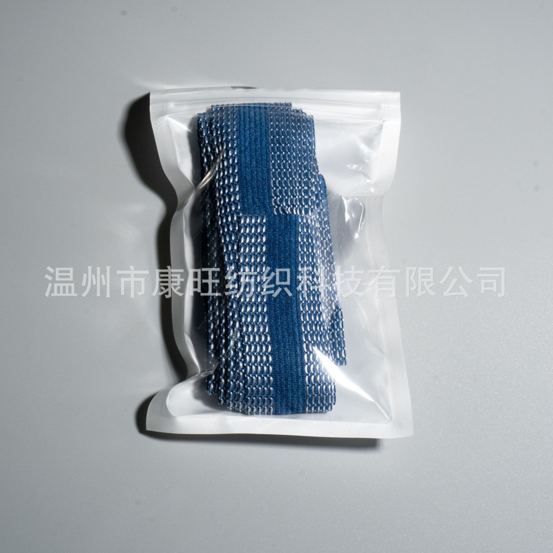 Los pantalones de la fábrica de Wenzhou se pegan en la boca del pantalón se acortan