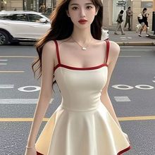 2025夏季新款纯欲方领吊带撞色连衣裙女法式气质收腰复古时尚短裙