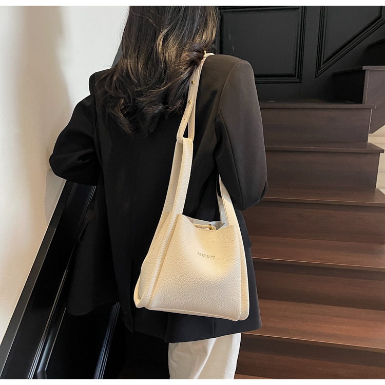 This year's popular bags for ladies are the 2025 new Korean-style simple and versatile crossbody bag and the retro commuting hand-held bucket bag undefined
