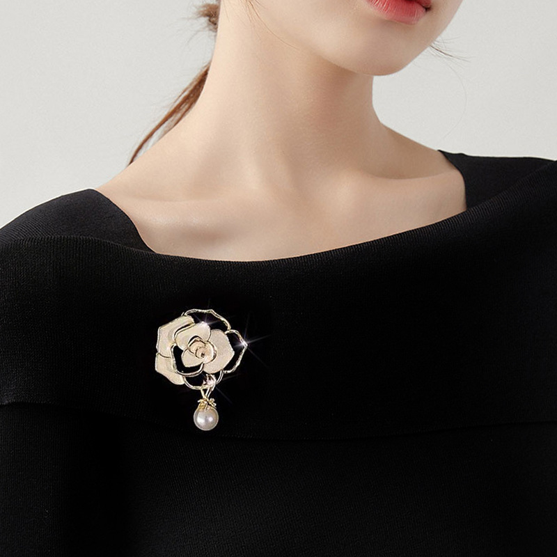 Korean Fashion Camellia Pearl Accessories Brooch Women's Holiday Souvenir Suit Sweater Imitation Glow Elegant Chest