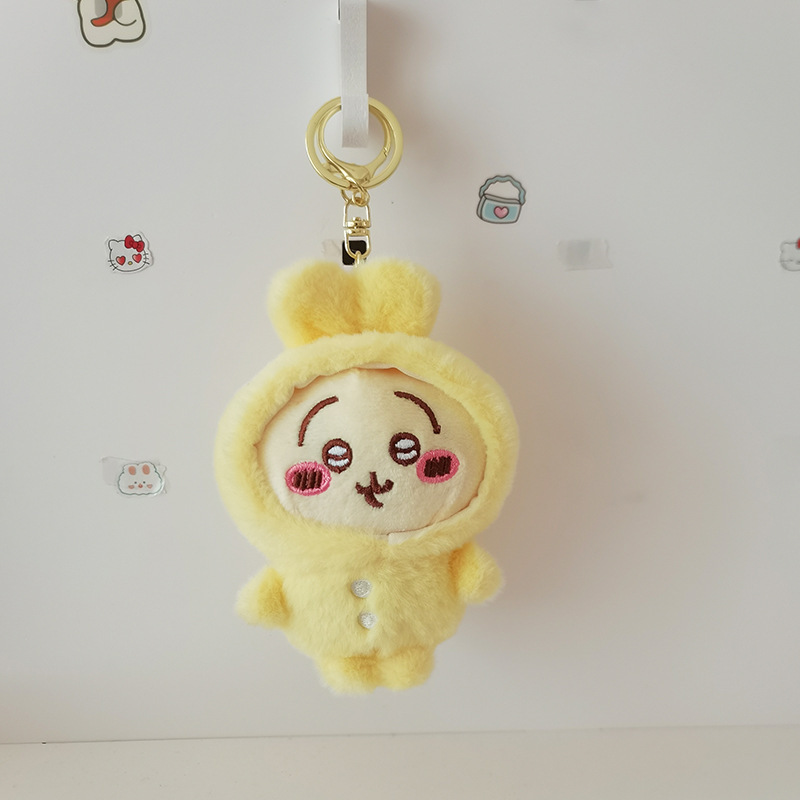 かわいい自嘲熊は熊のぬいぐるみのキーホルダーのぬいぐるみをあざける|undefined