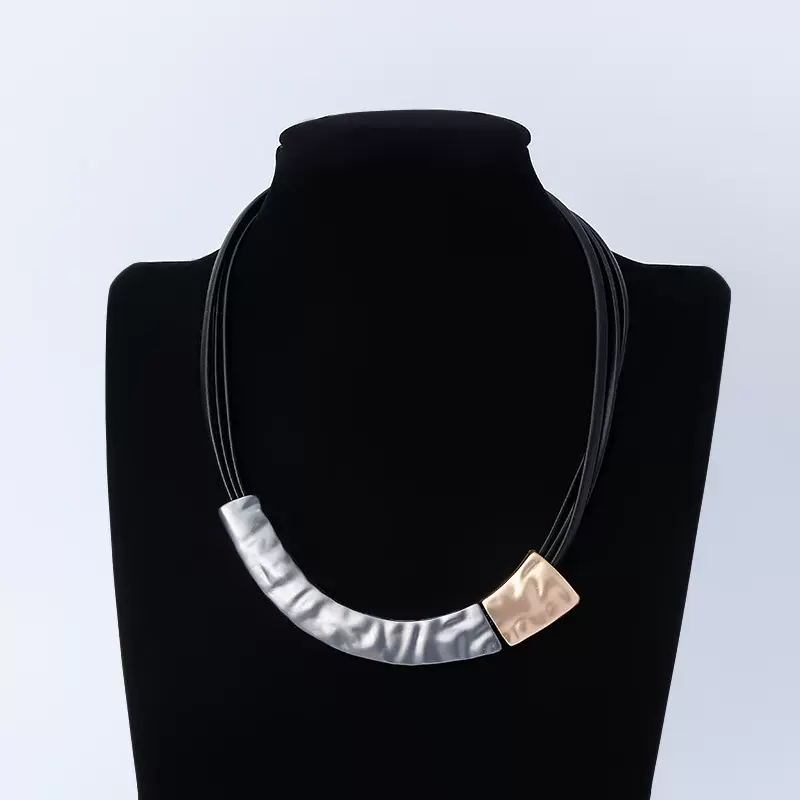 跨境专供新品百搭时尚大气项链欧美合金撞色女短款高级感锁骨项链
