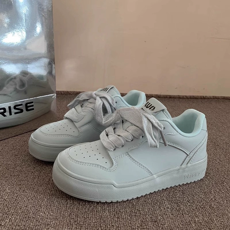 Нишевые хлебные туфли для женщин 2024 новый летний стиль для студентов Chic женская обувь повседневная обувь для женщин маленькая белая обувь для женщин